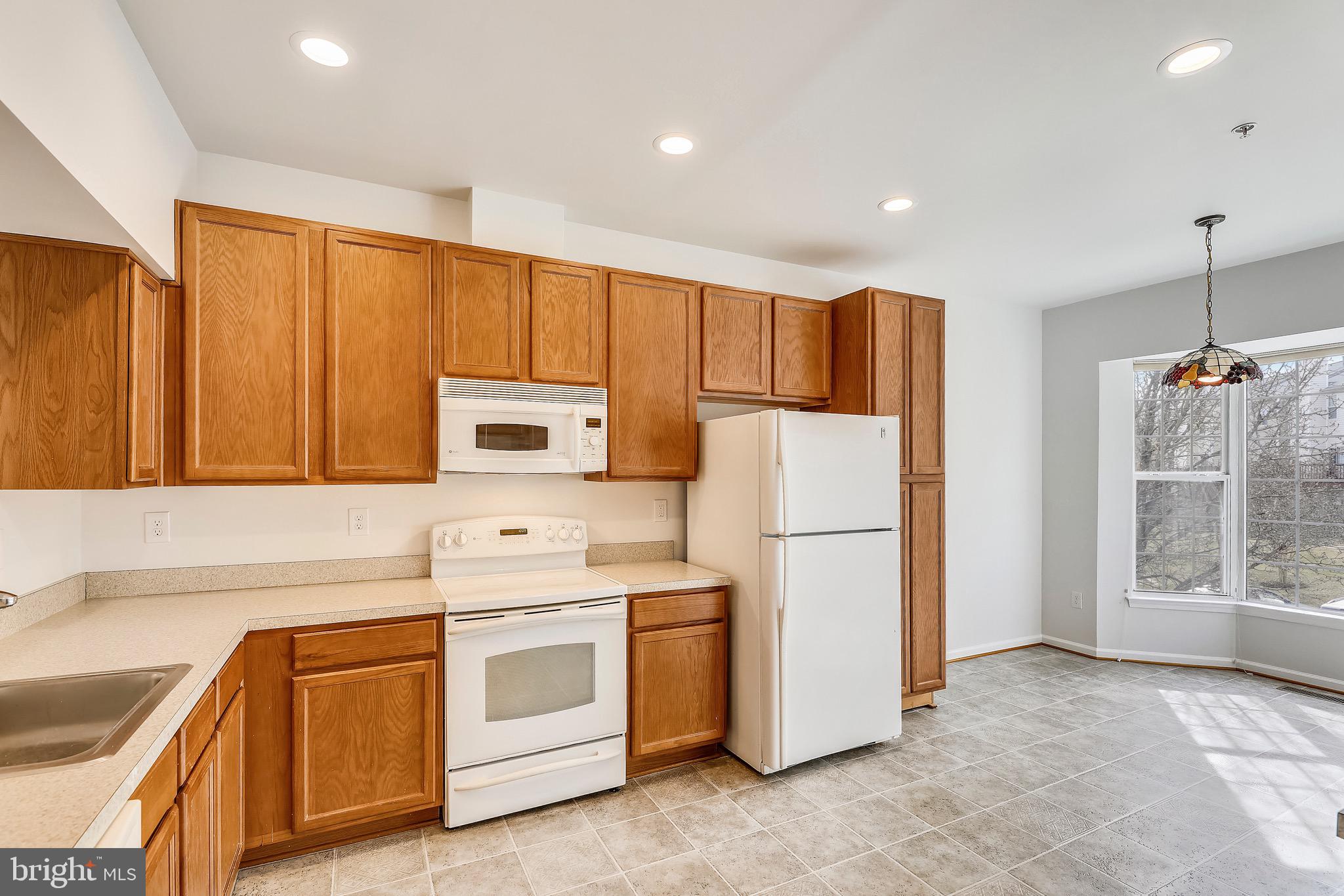 THE KNOLLS/CROFTON VILLAGE - Residential