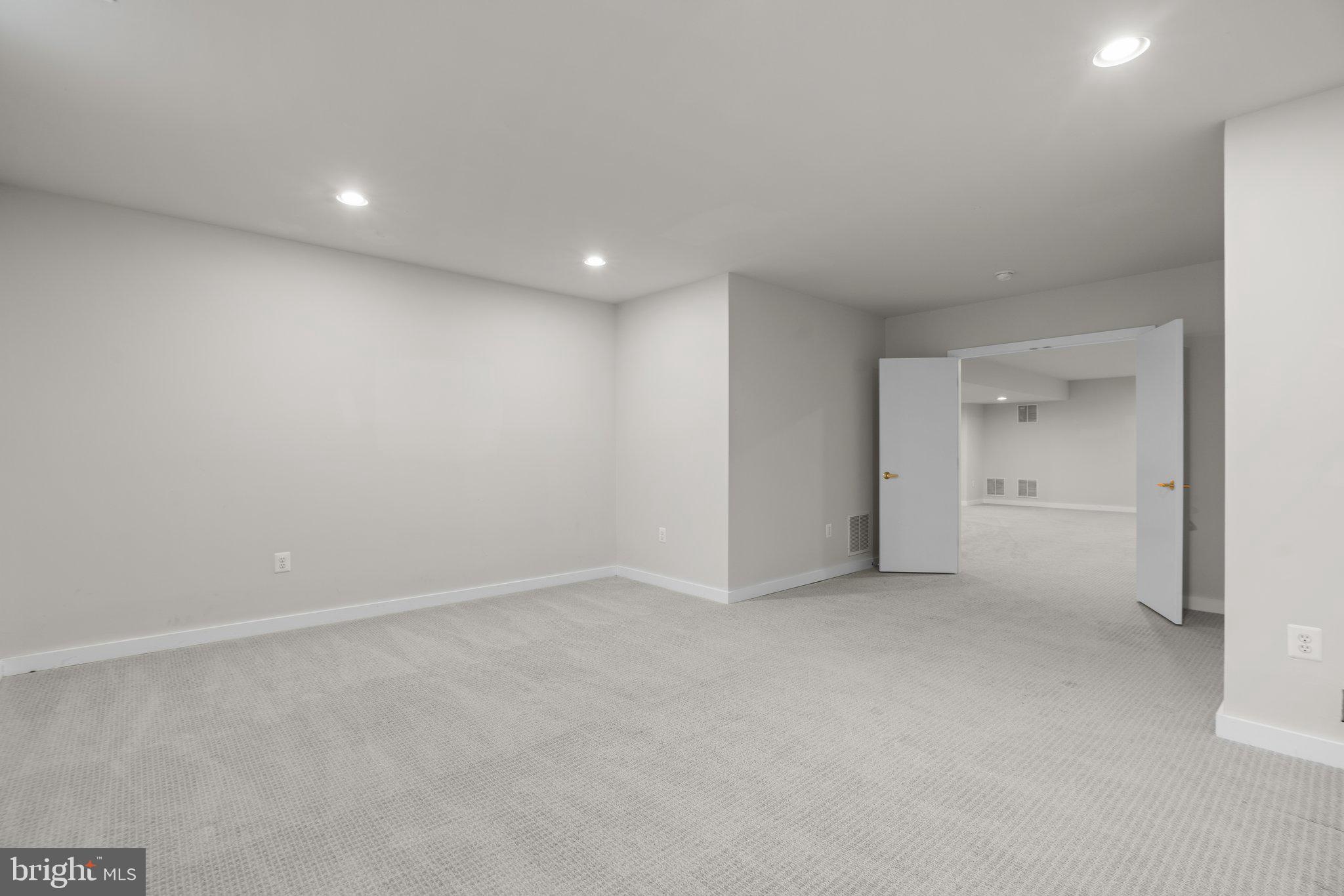 LAKEWOOD ESTATES - Residential