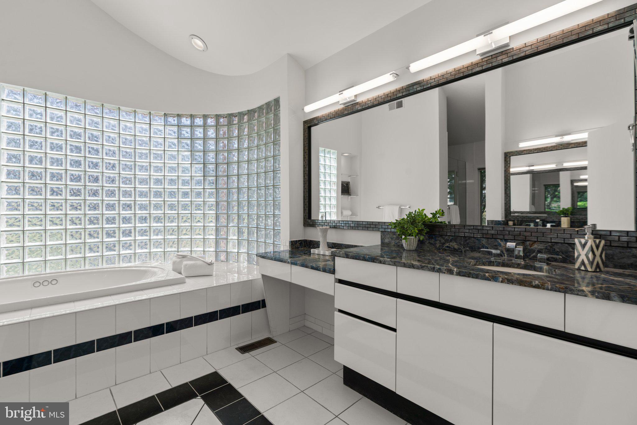 LAKEWOOD ESTATES - Residential