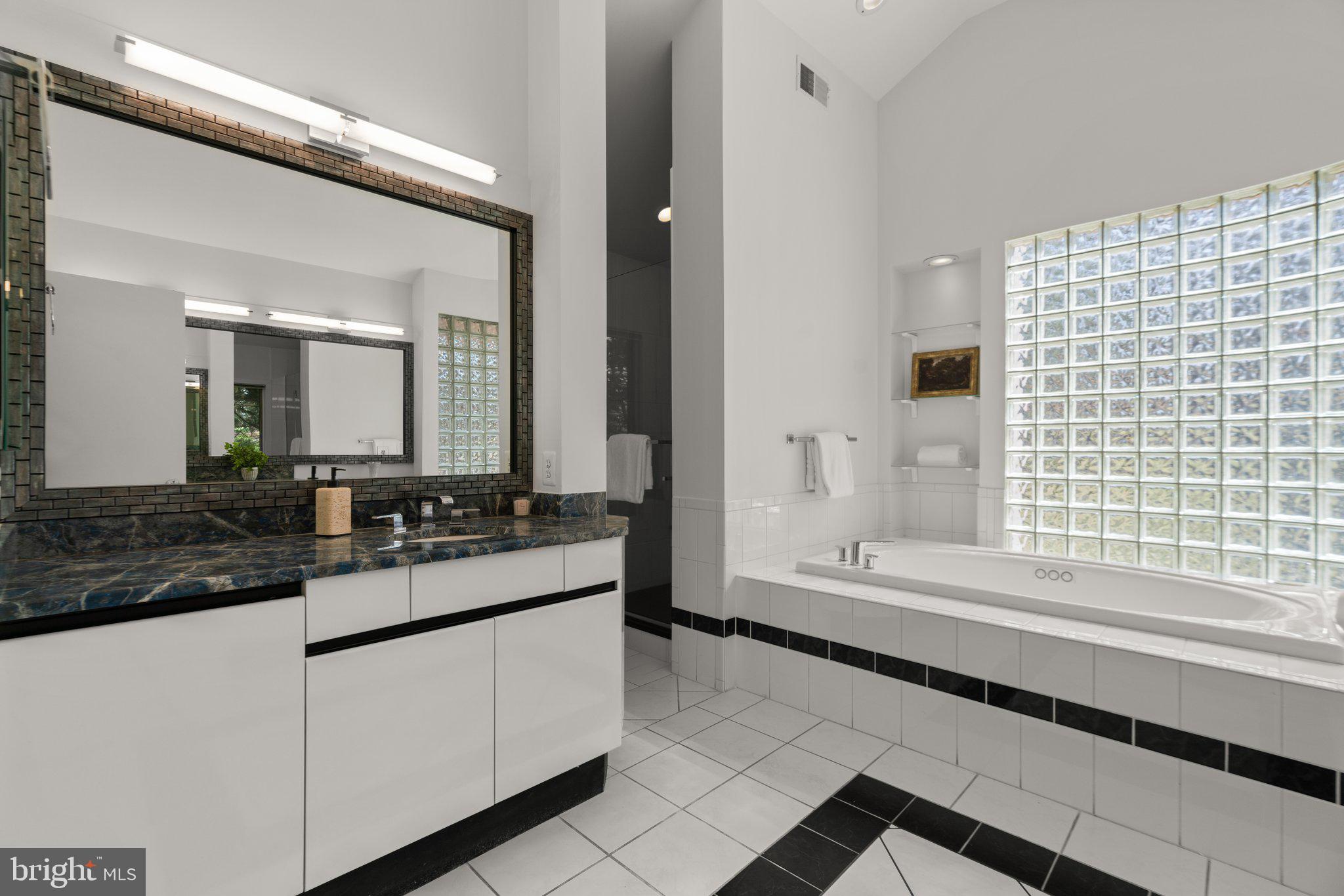 LAKEWOOD ESTATES - Residential