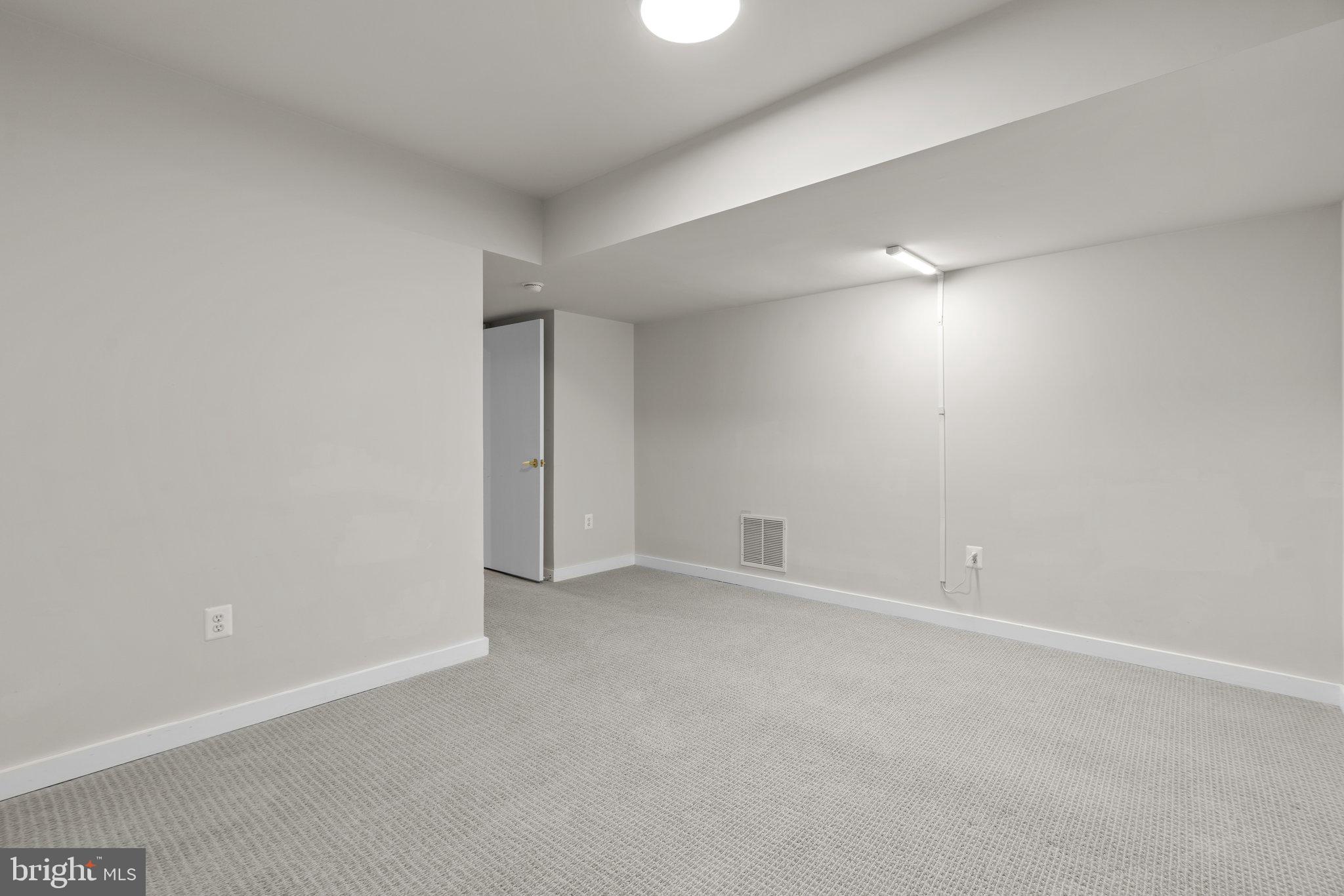 LAKEWOOD ESTATES - Residential