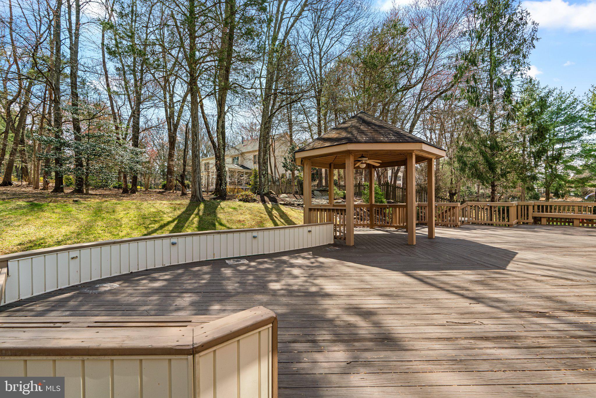 LAKEWOOD ESTATES - Residential