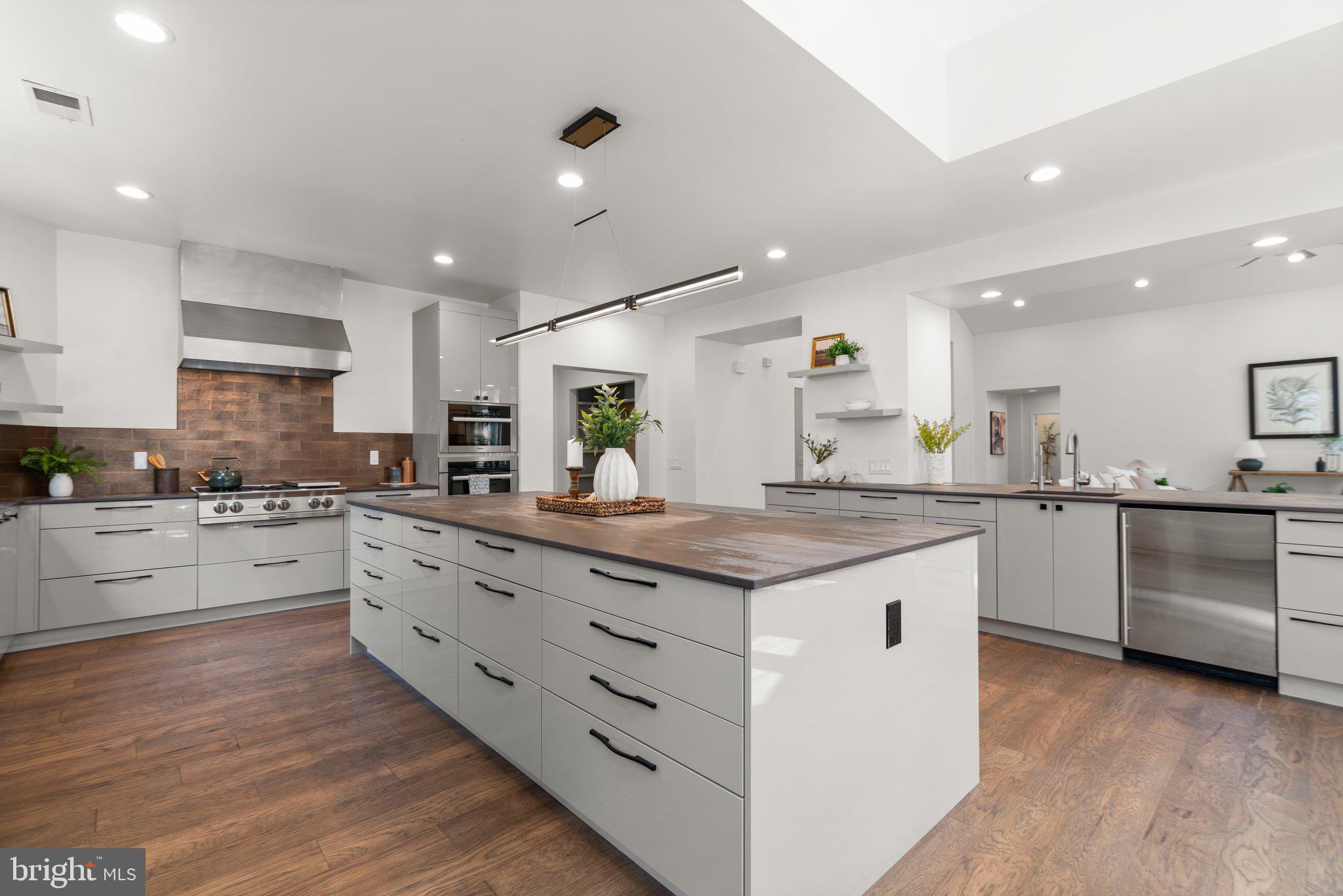 LAKEWOOD ESTATES - Residential