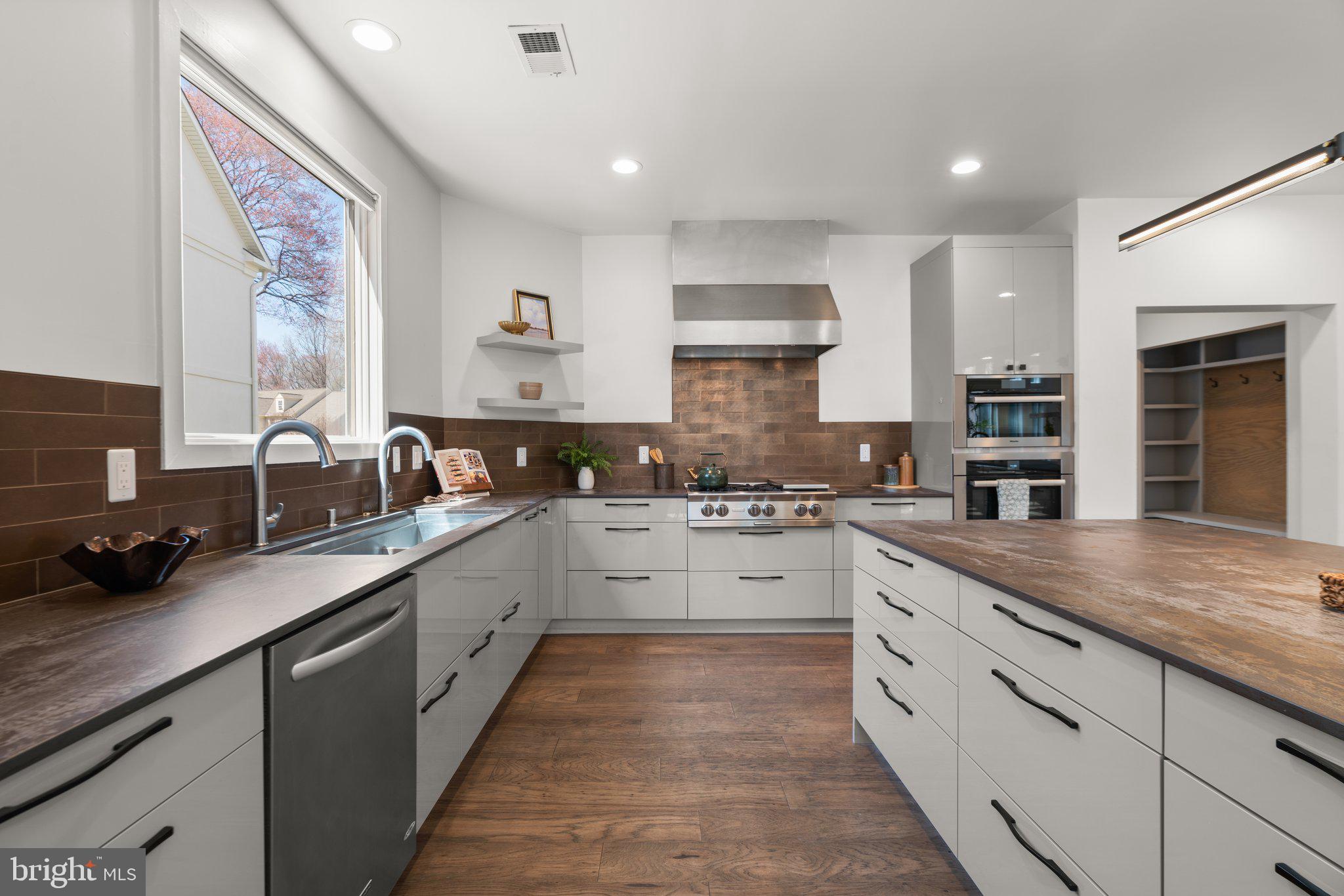 LAKEWOOD ESTATES - Residential