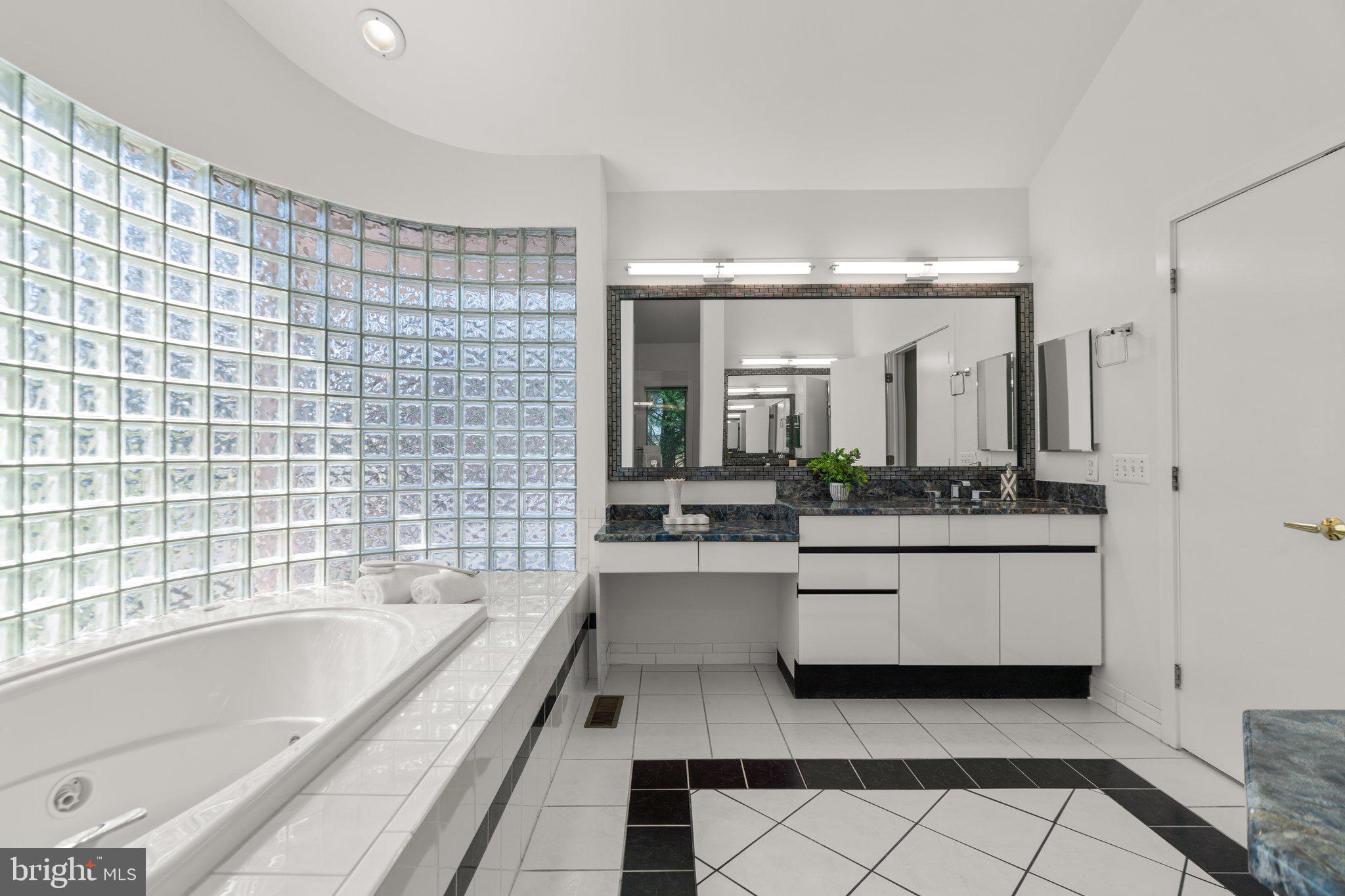 LAKEWOOD ESTATES - Residential