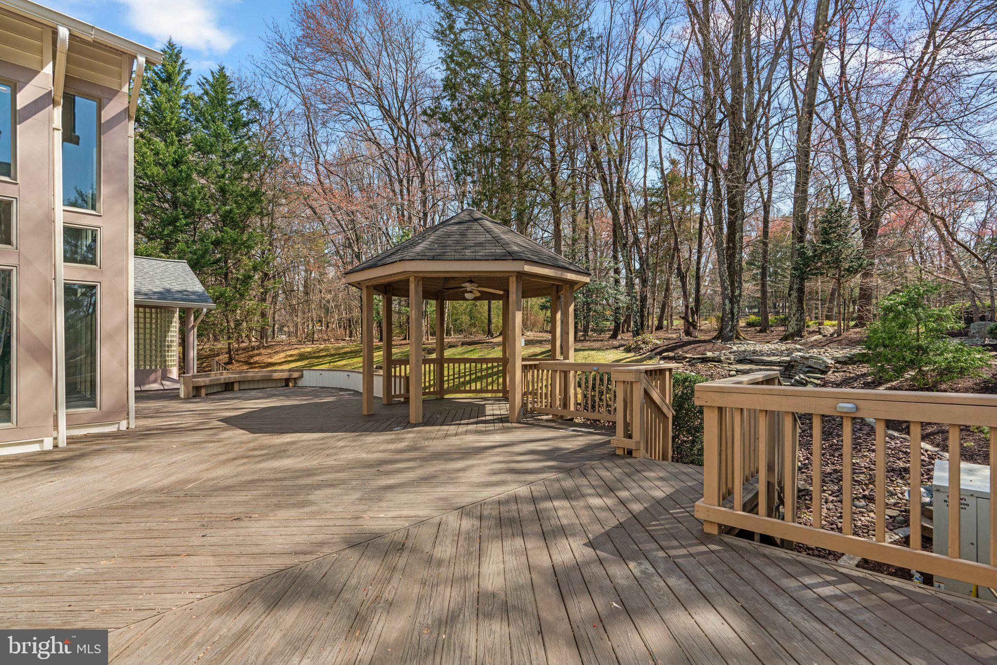 LAKEWOOD ESTATES - Residential