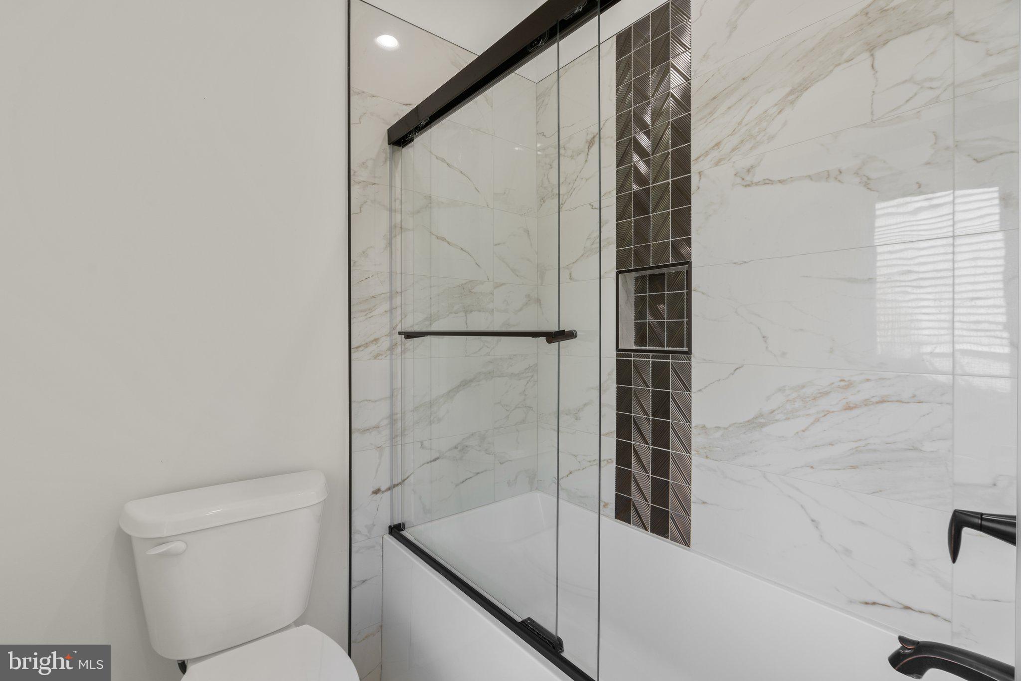 LAKEWOOD ESTATES - Residential