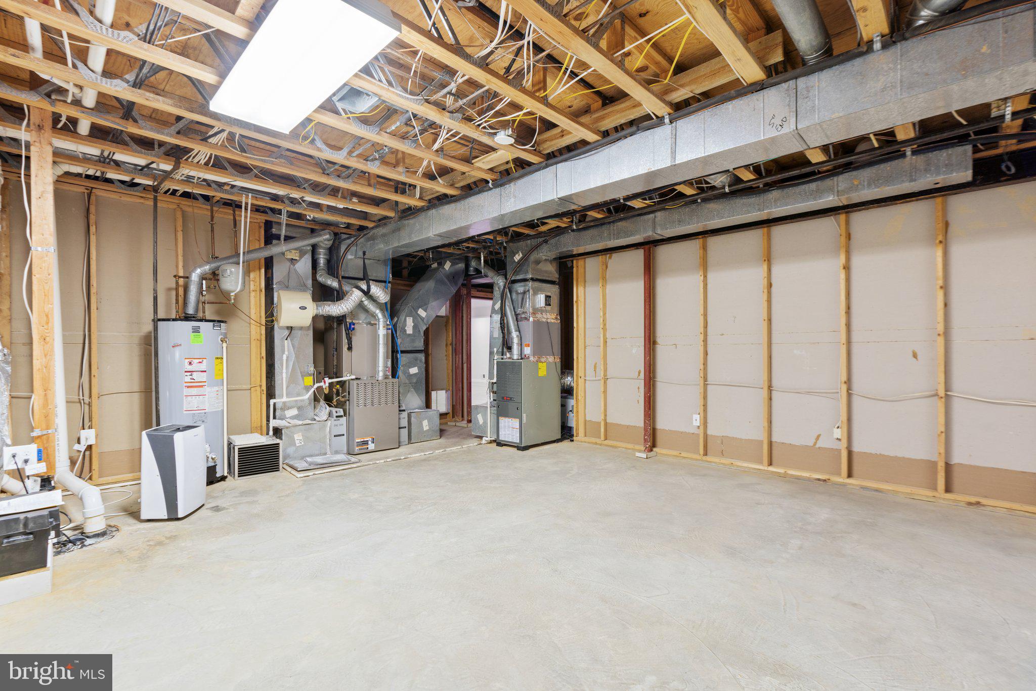 LAKEWOOD ESTATES - Residential