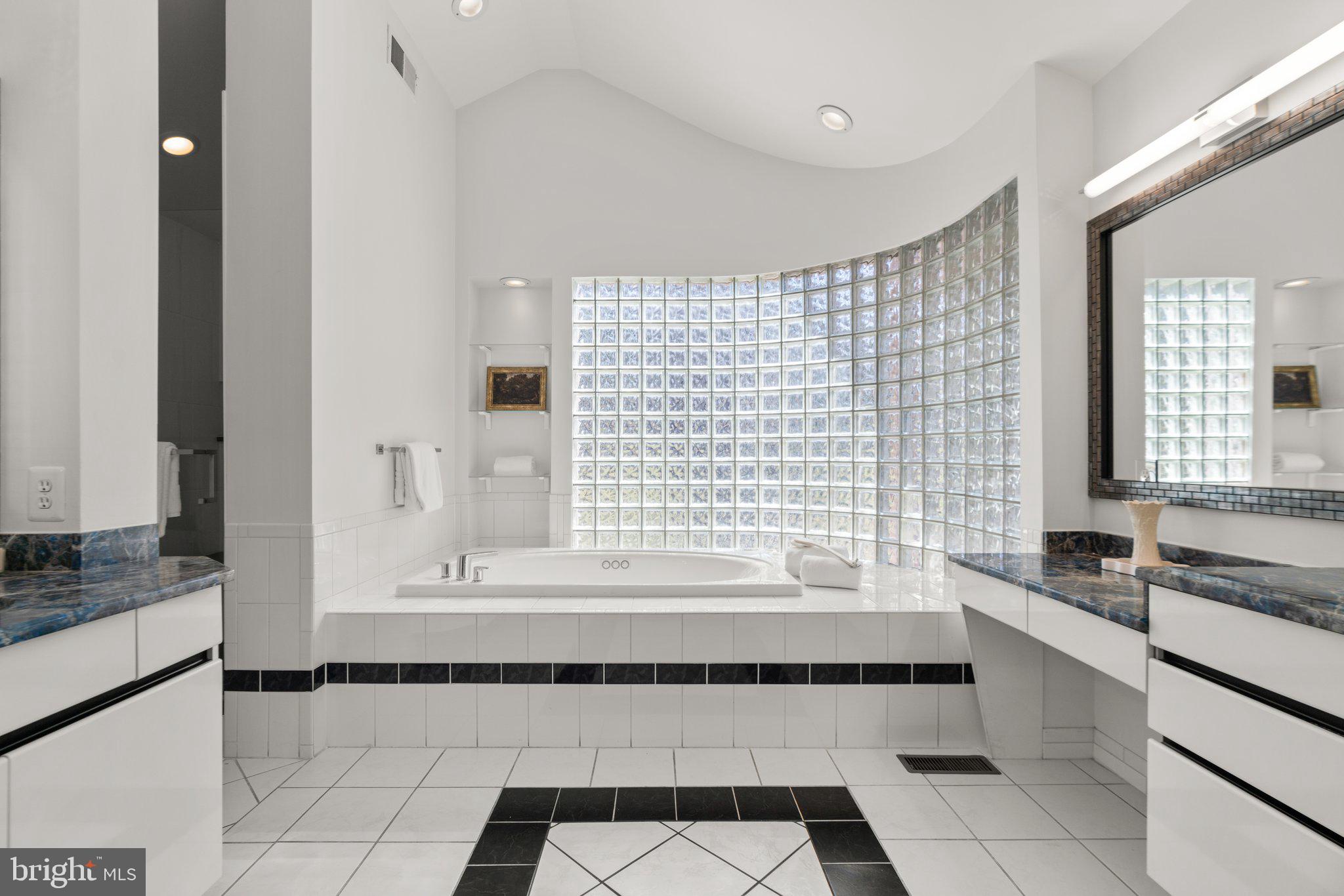 LAKEWOOD ESTATES - Residential