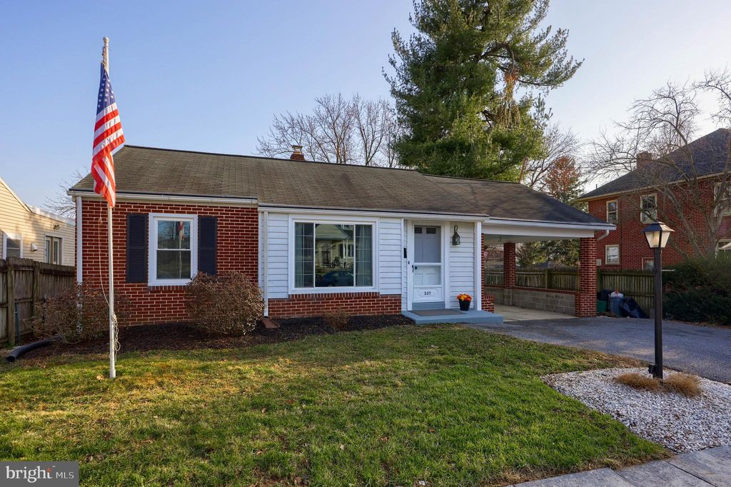 Photo of 337 E WALNUT ST, MARIETTA, PA 17547 (MLS # PALA2031516)