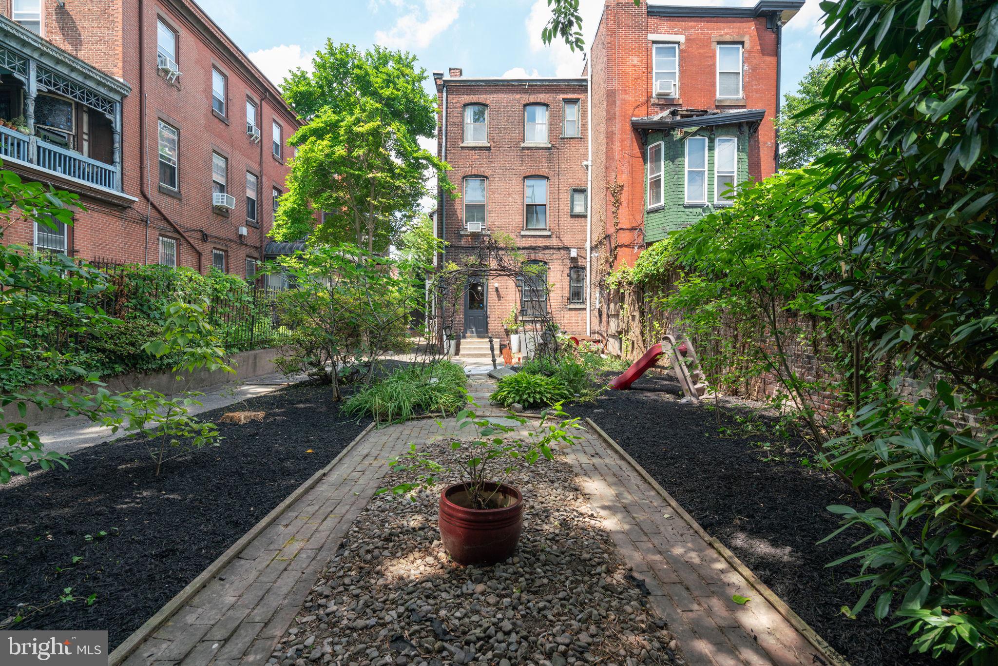 FAIRMOUNT - Residential