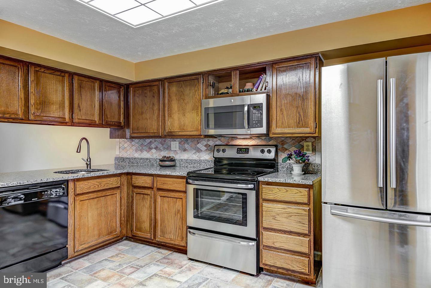 RIDGEVIEW ESTATES ADDITION - Residential Lease