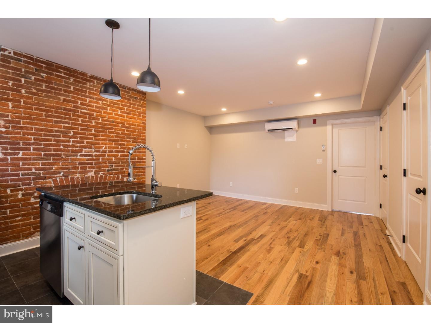 SOCIETY HILL - Residential Income