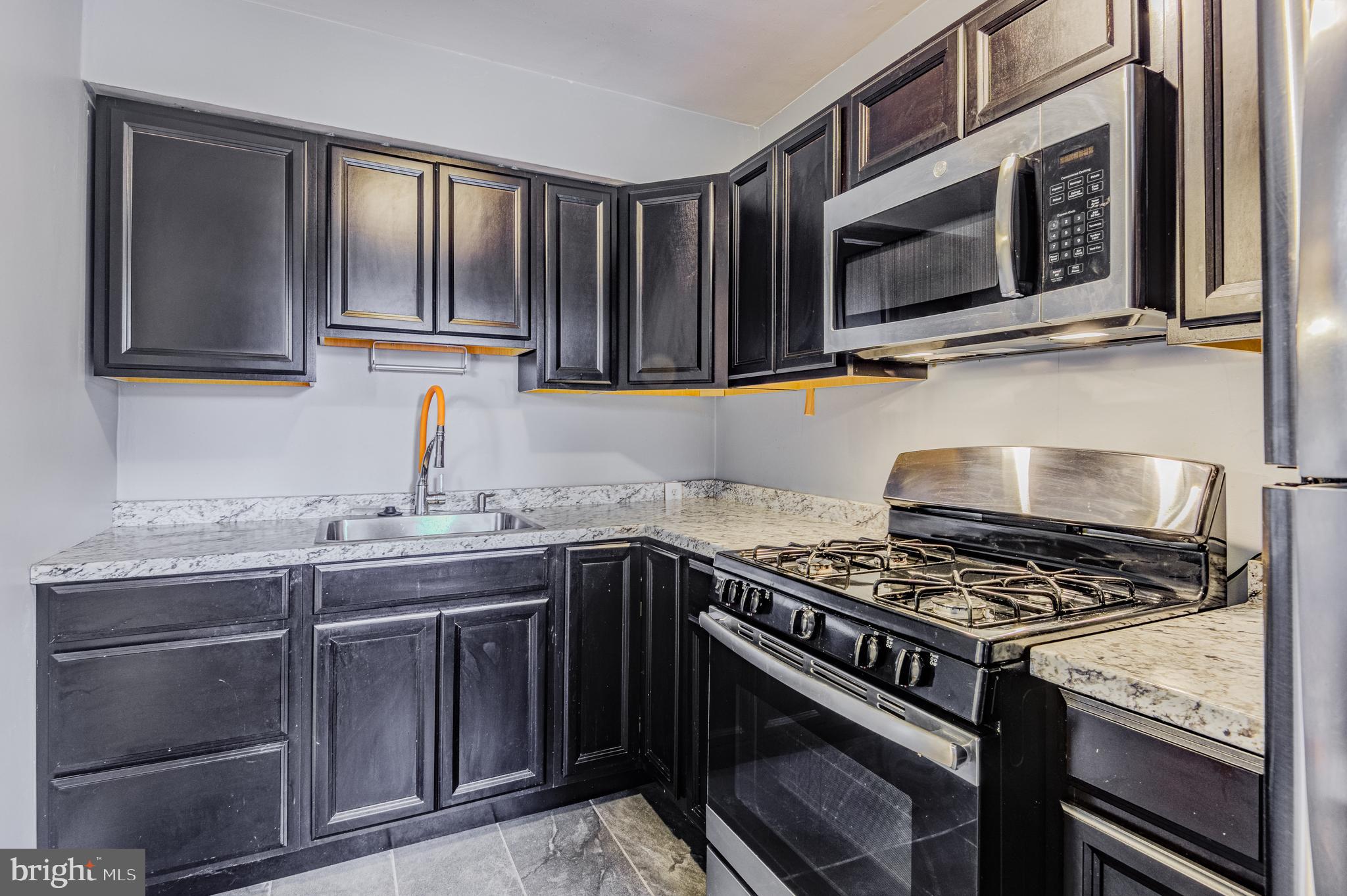 GLEN OAKS - Residential Lease