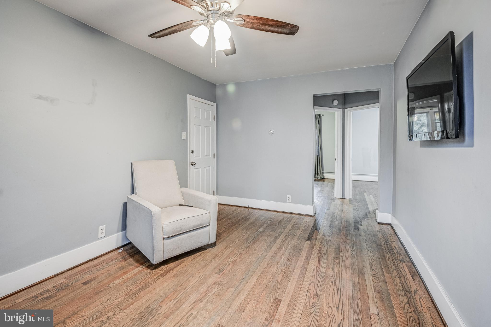 GLEN OAKS - Residential Lease