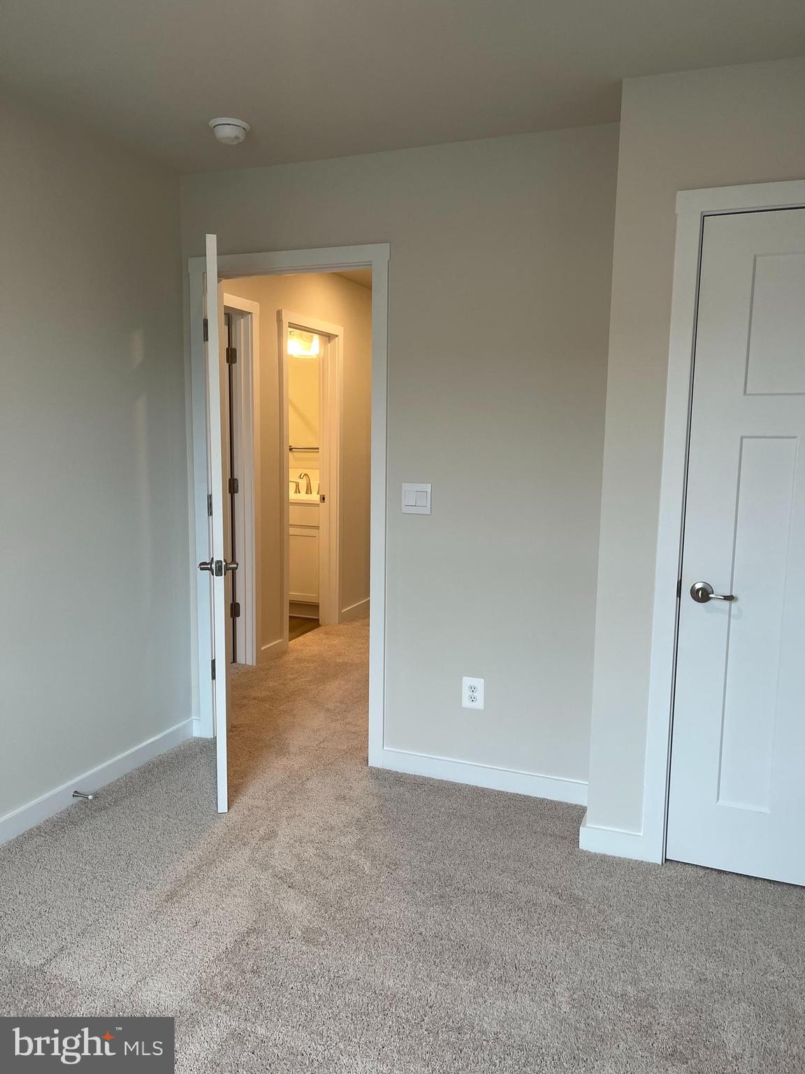 SOUTH BROOK - Residential Lease