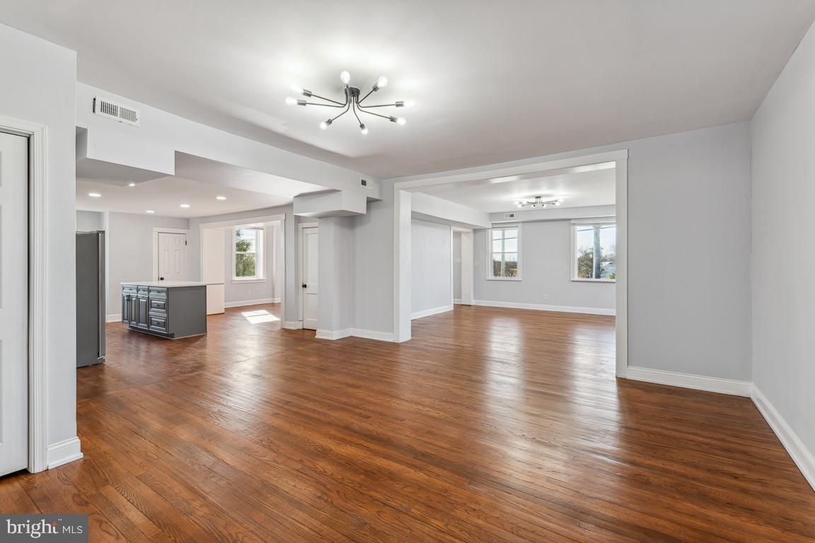 HAMPSTEAD - Residential