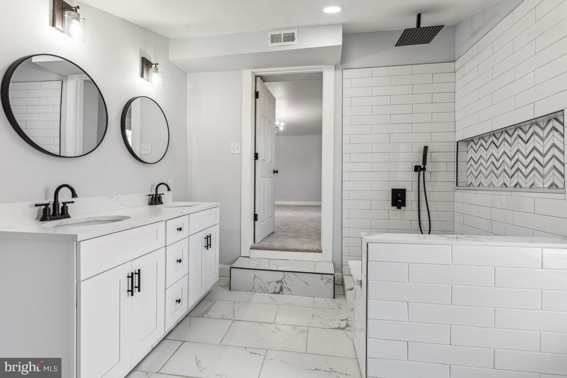 HAMPSTEAD - Residential