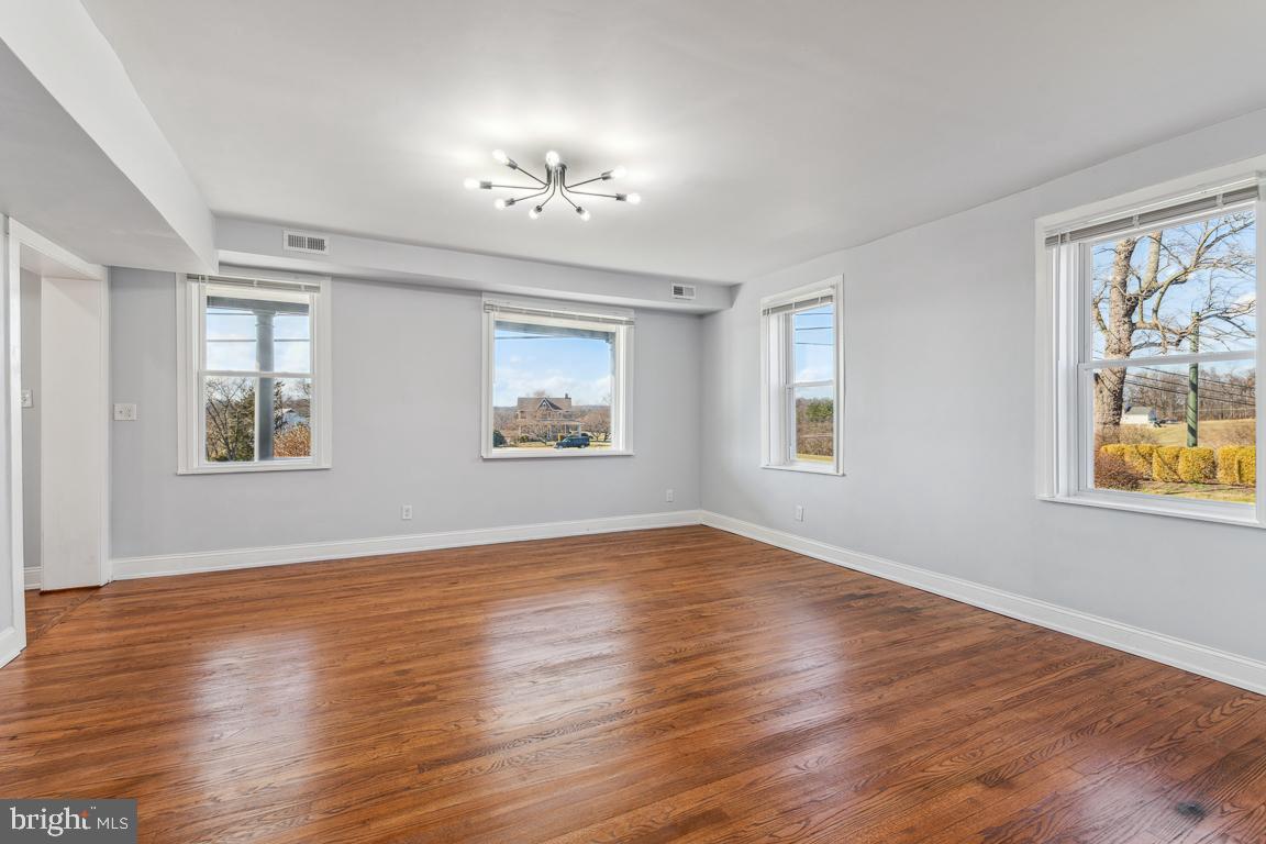 HAMPSTEAD - Residential