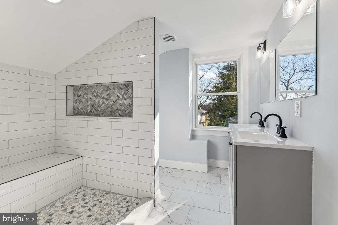 HAMPSTEAD - Residential