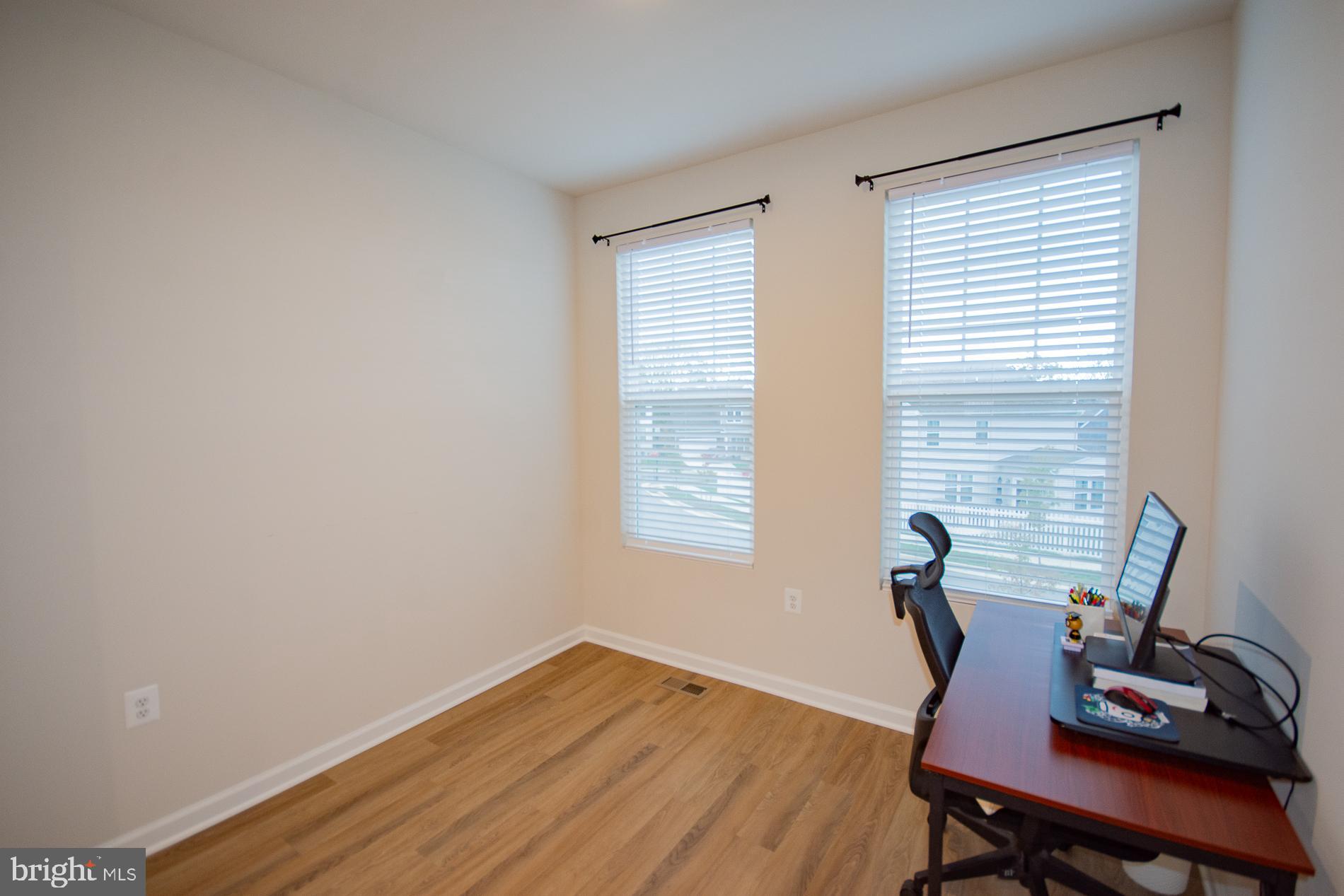PRESIDENTS POINTE - Residential Lease