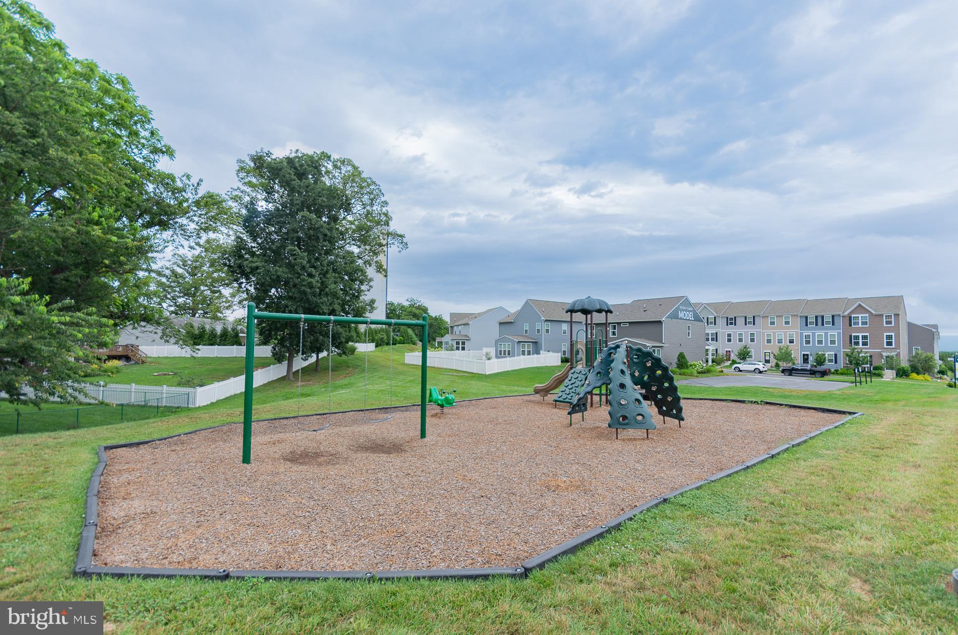 PRESIDENTS POINTE - Residential Lease
