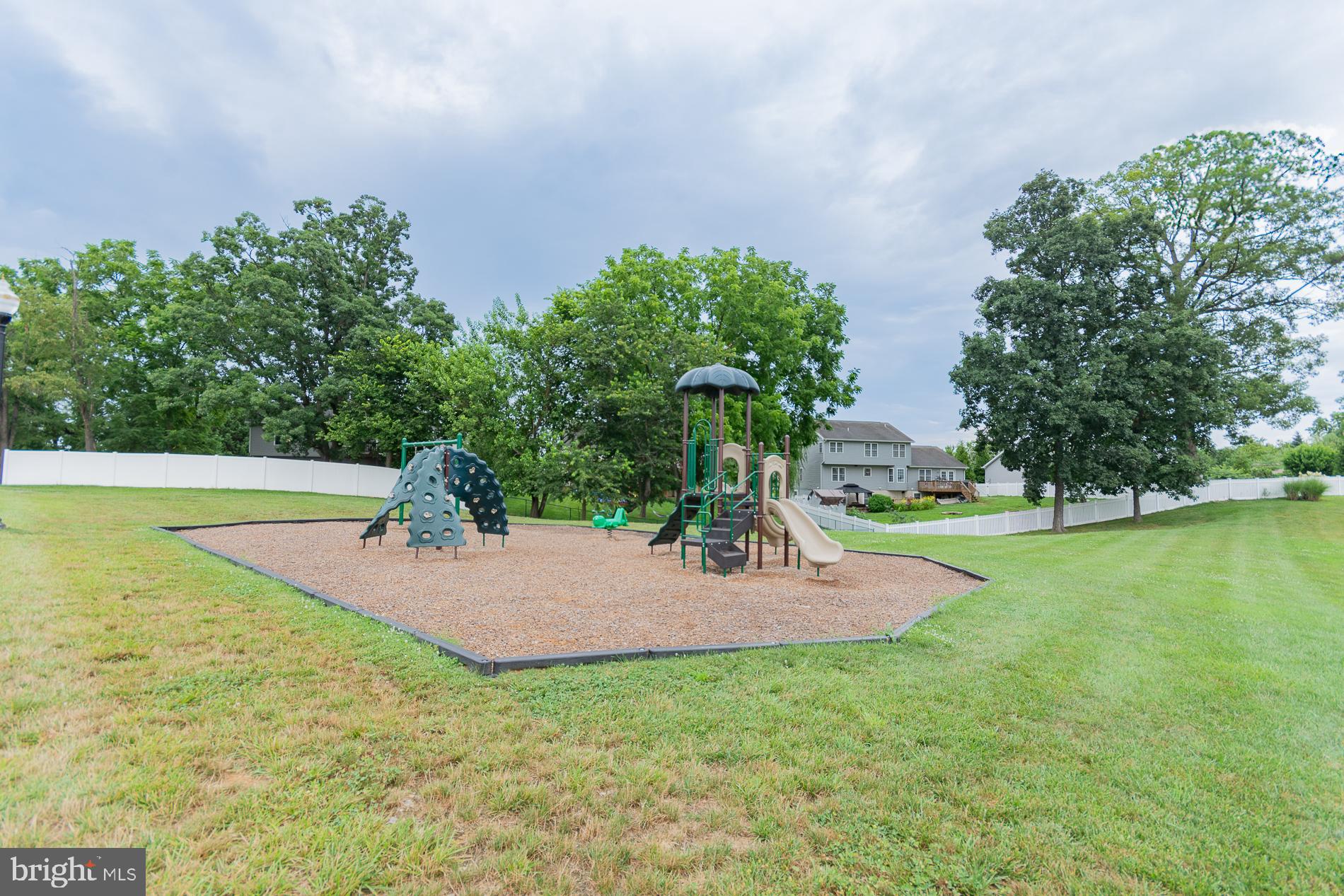 PRESIDENTS POINTE - Residential Lease