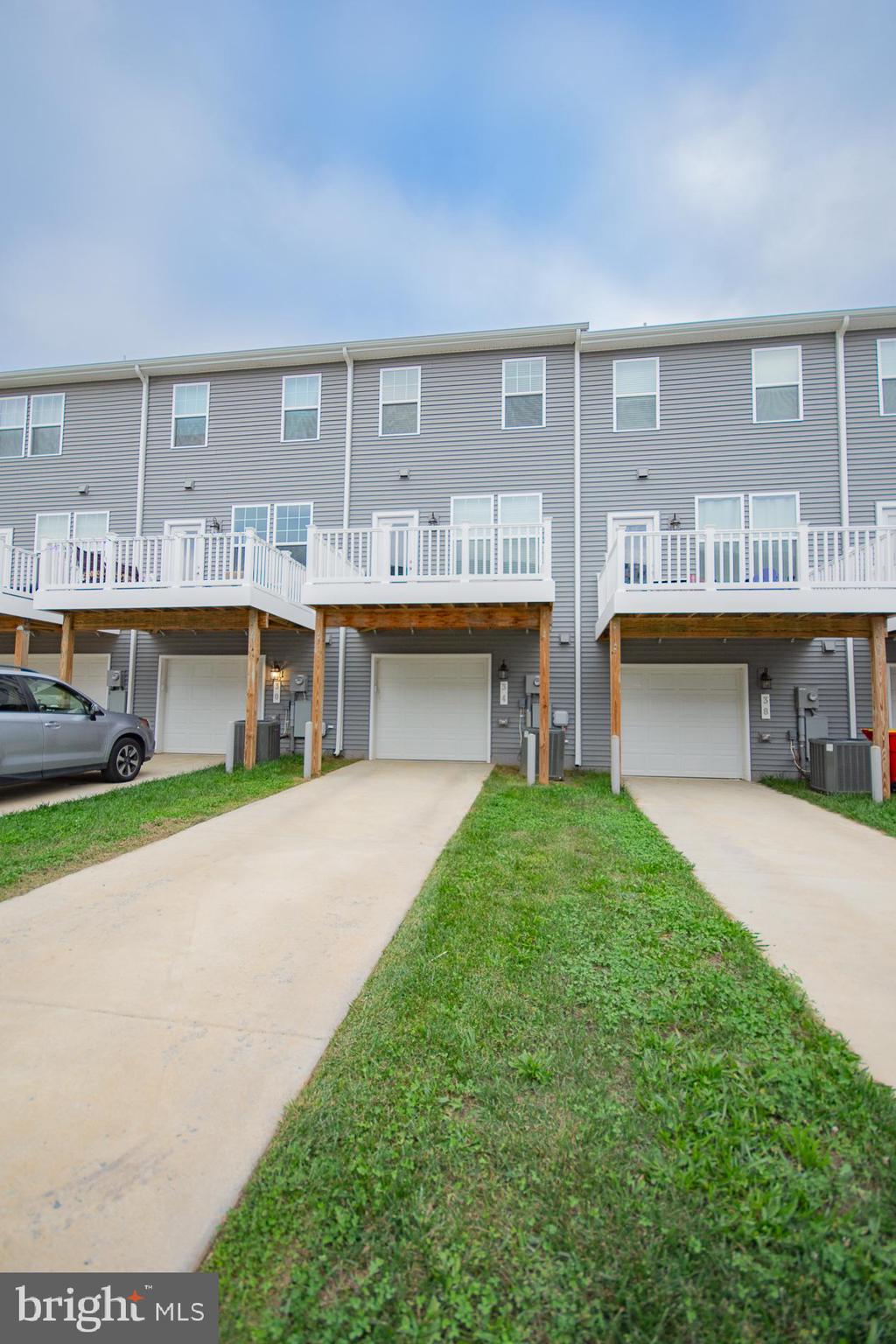 PRESIDENTS POINTE - Residential Lease