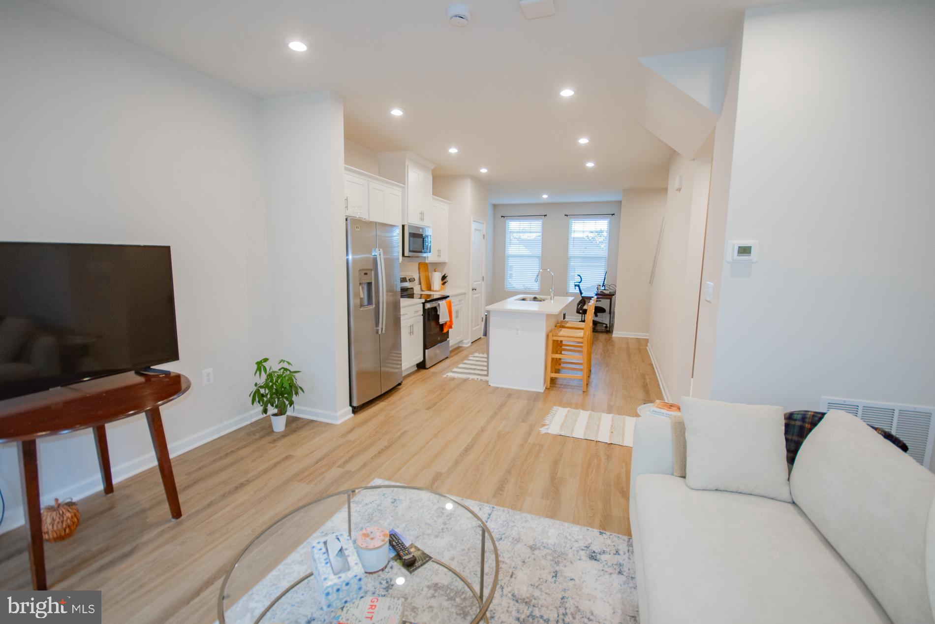PRESIDENTS POINTE - Residential Lease