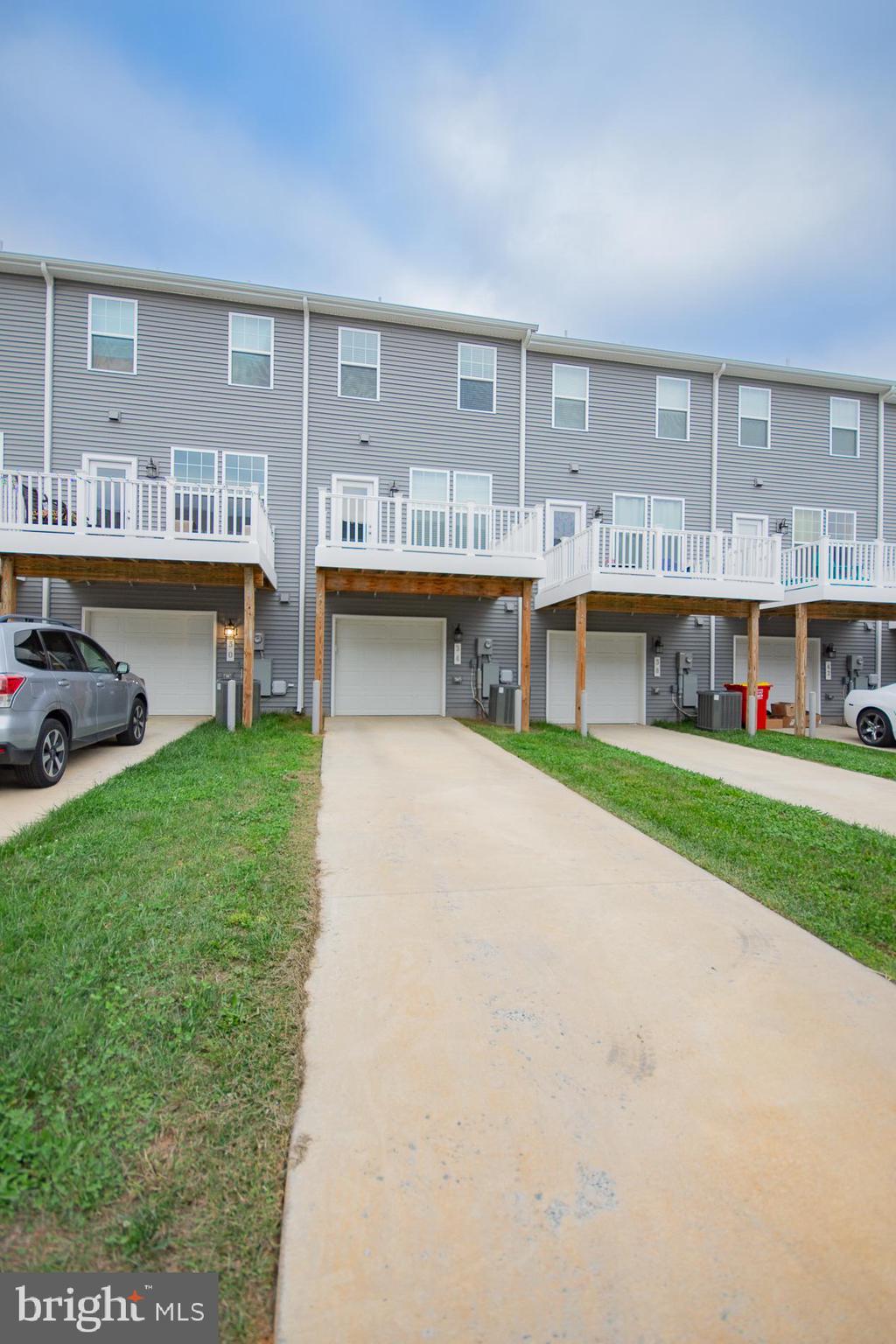PRESIDENTS POINTE - Residential Lease