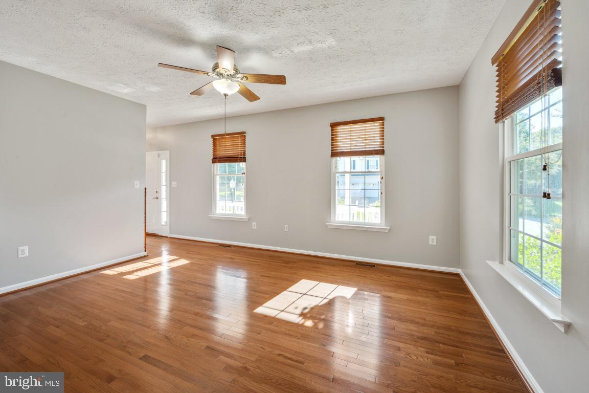 ASHFORD OAKS - Residential