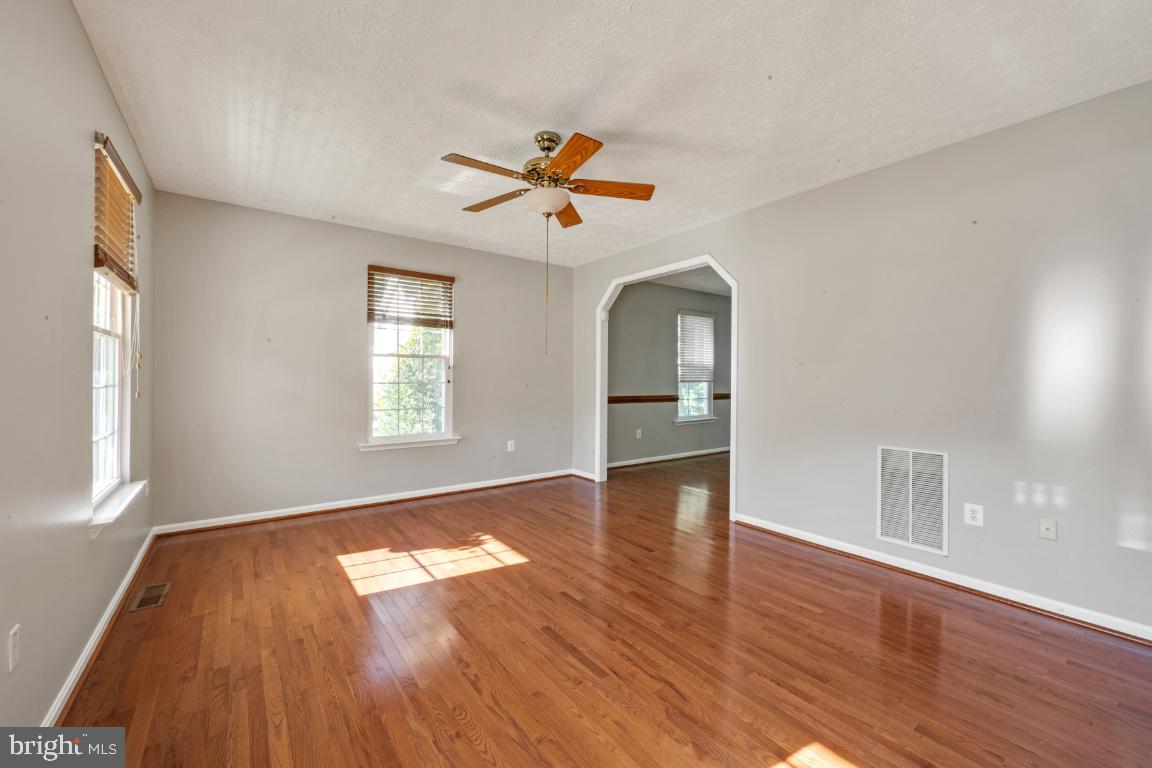 ASHFORD OAKS - Residential