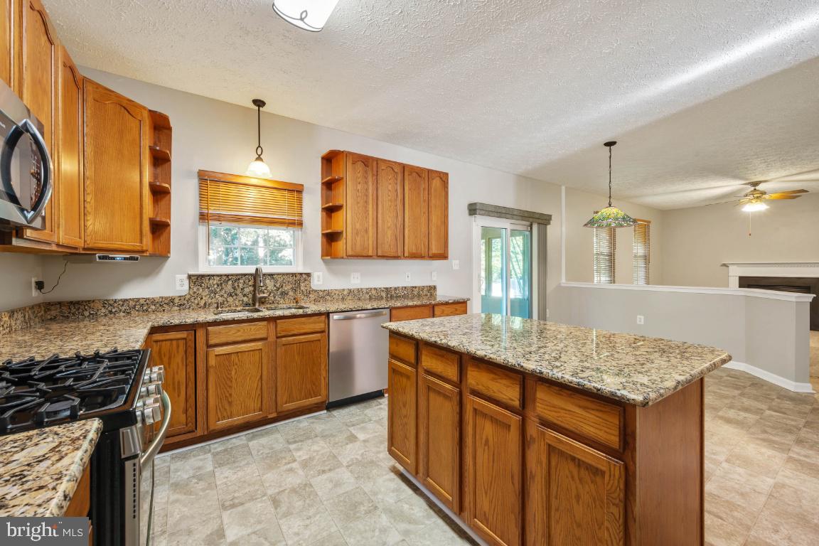 ASHFORD OAKS - Residential