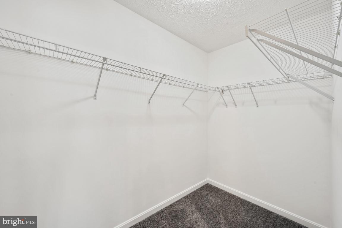 ASHFORD OAKS - Residential