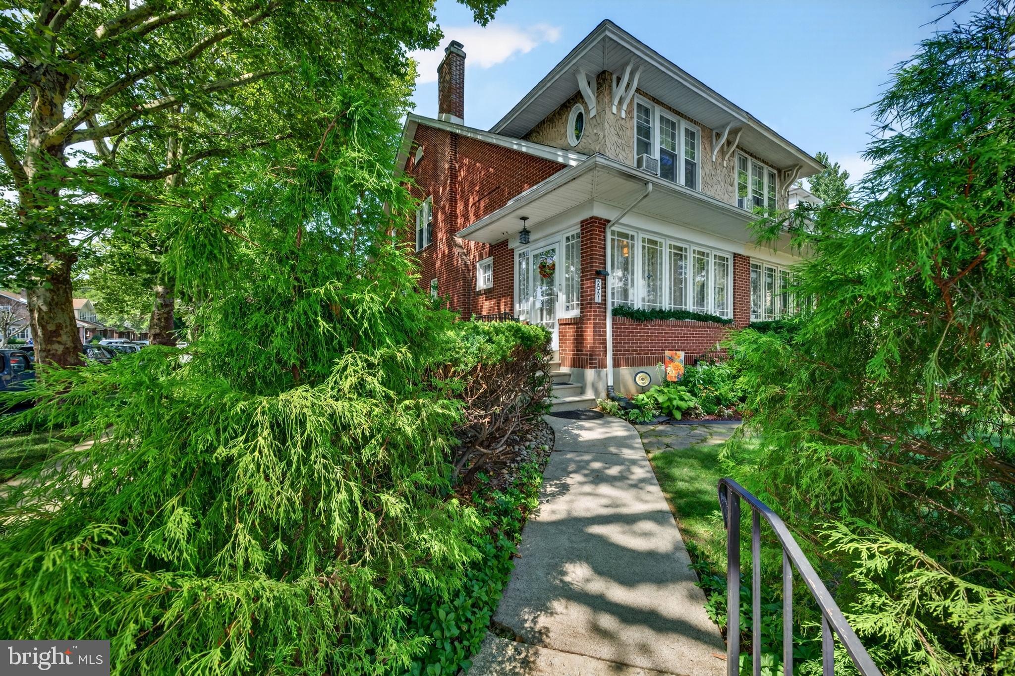 2051 W LIVINGSTON STREET