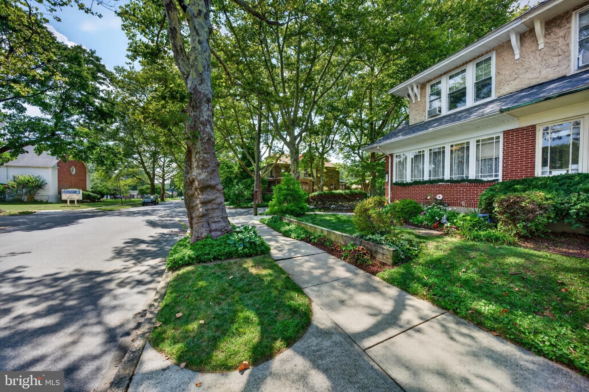 2051 W LIVINGSTON STREET