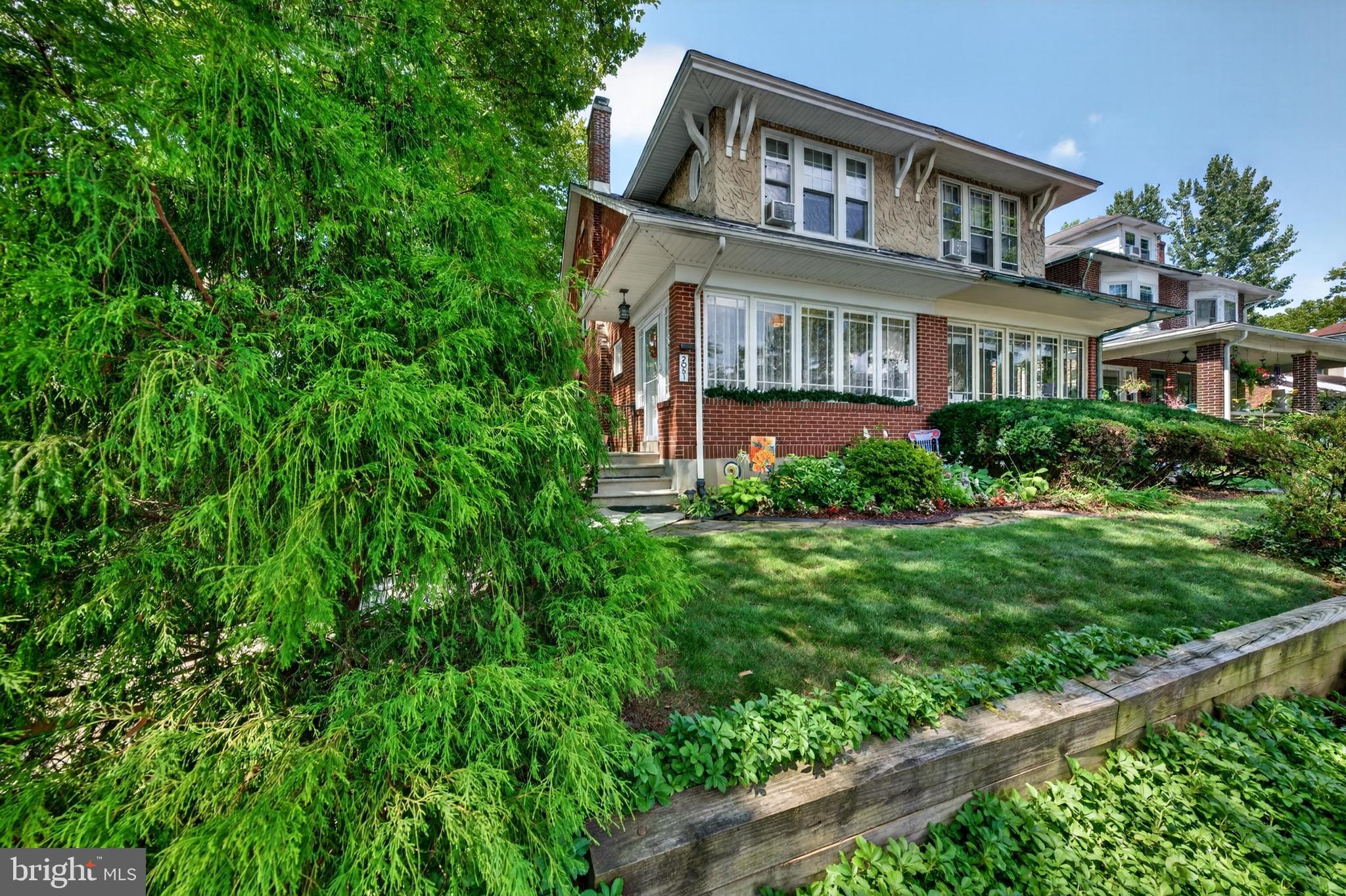 2051 W LIVINGSTON STREET