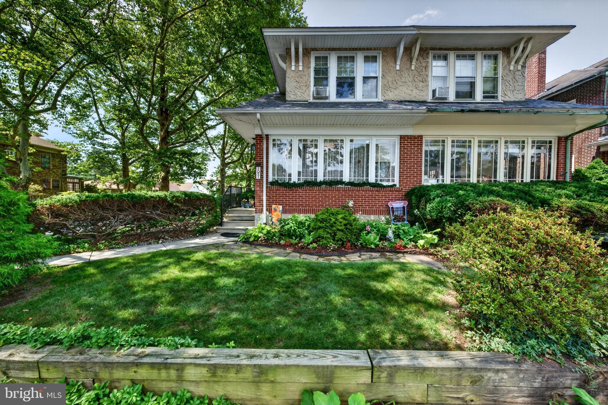 2051 W LIVINGSTON STREET