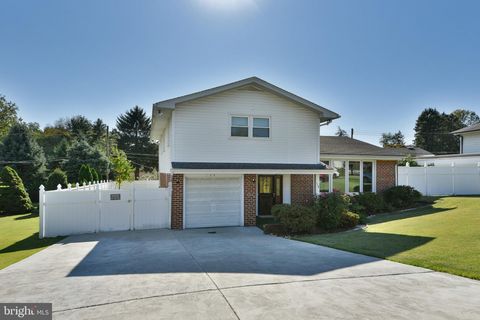 Photo of 134 Alburger Avenue, PHILADELPHIA, PA 19115 (MLS # PAPH2545142)