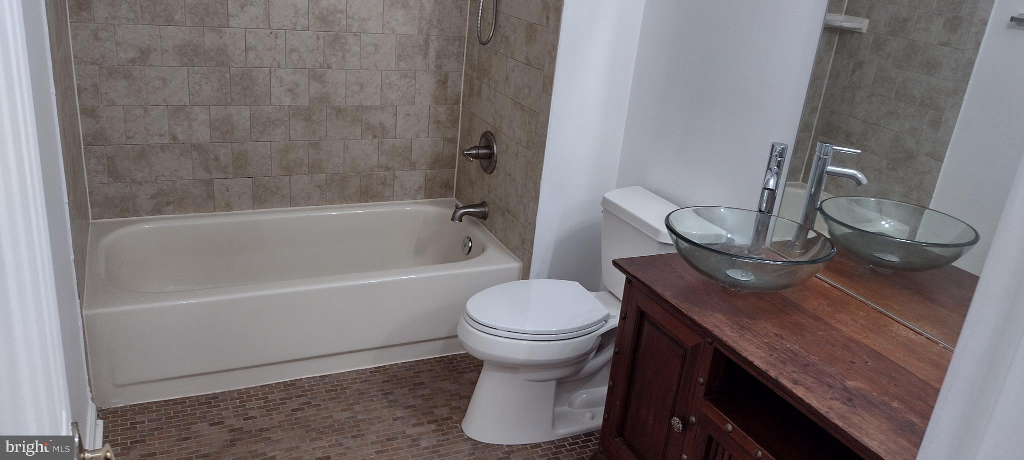 MELWOOD MANOR PLAT ONE> - Residential Lease