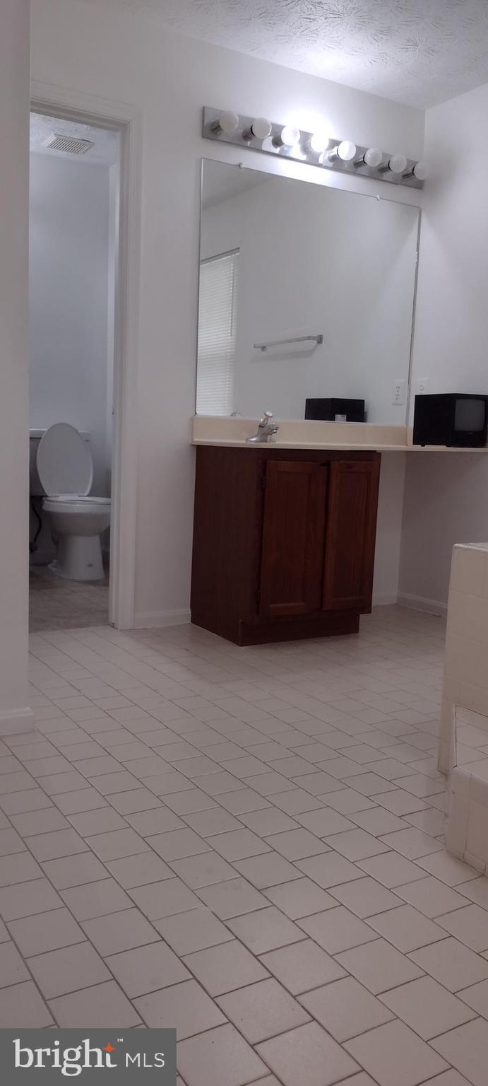 MELWOOD MANOR PLAT ONE> - Residential Lease