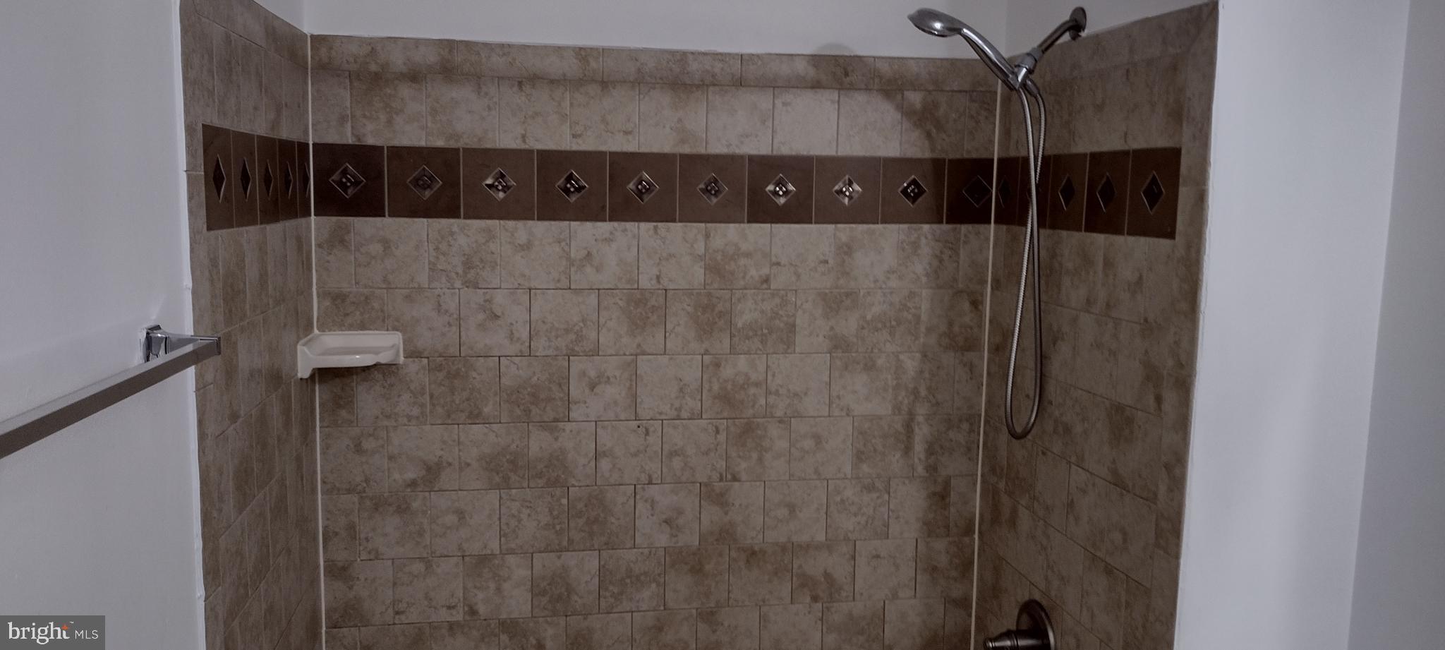 MELWOOD MANOR PLAT ONE> - Residential Lease