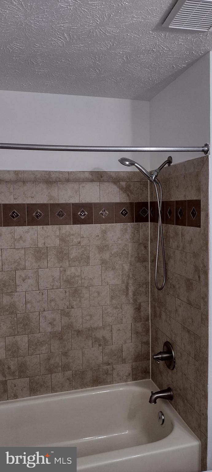 MELWOOD MANOR PLAT ONE> - Residential Lease