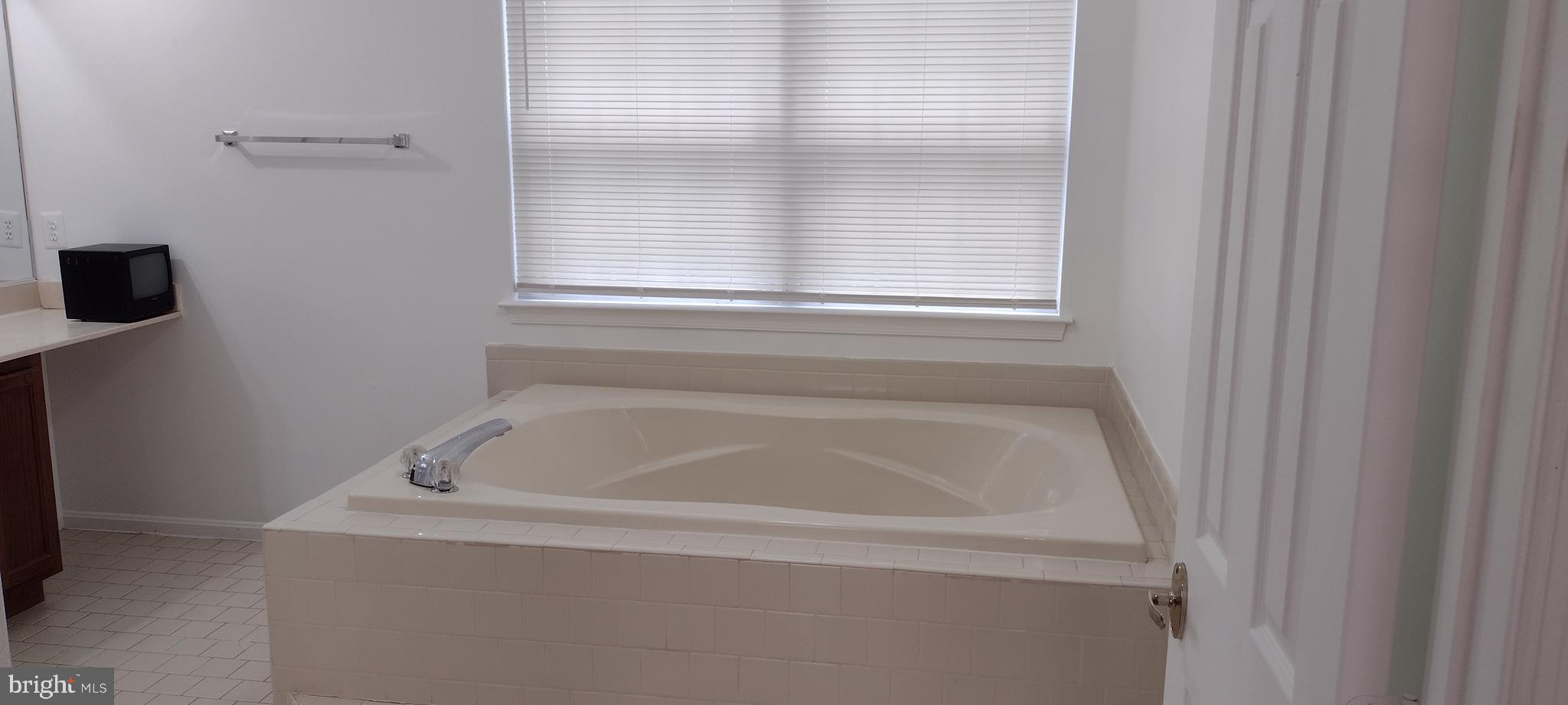 MELWOOD MANOR PLAT ONE> - Residential Lease