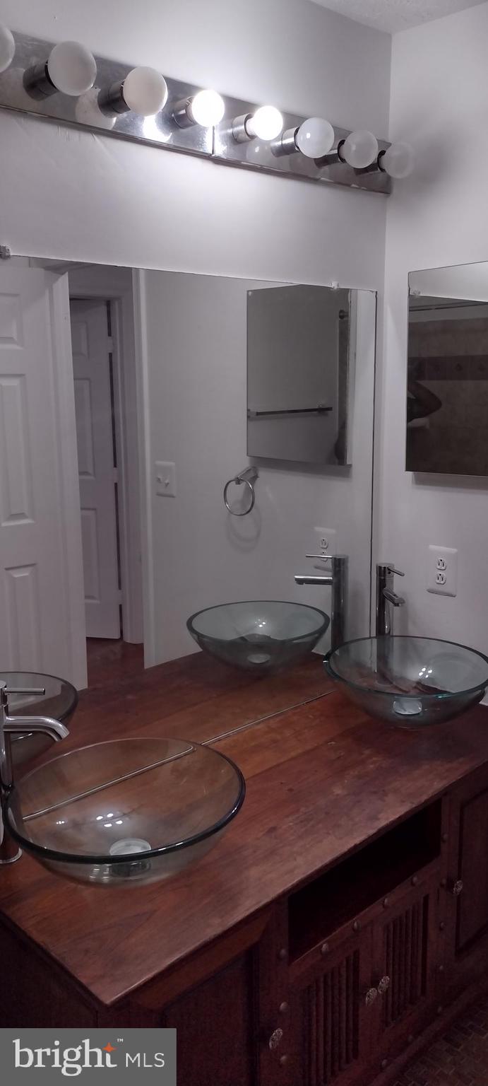 MELWOOD MANOR PLAT ONE> - Residential Lease