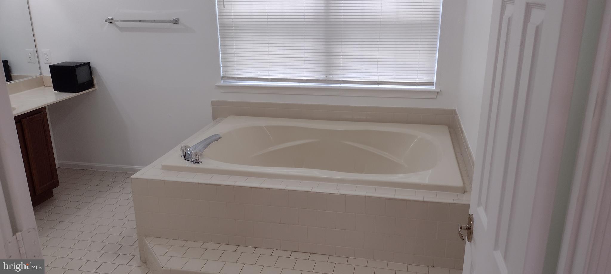 MELWOOD MANOR PLAT ONE> - Residential Lease