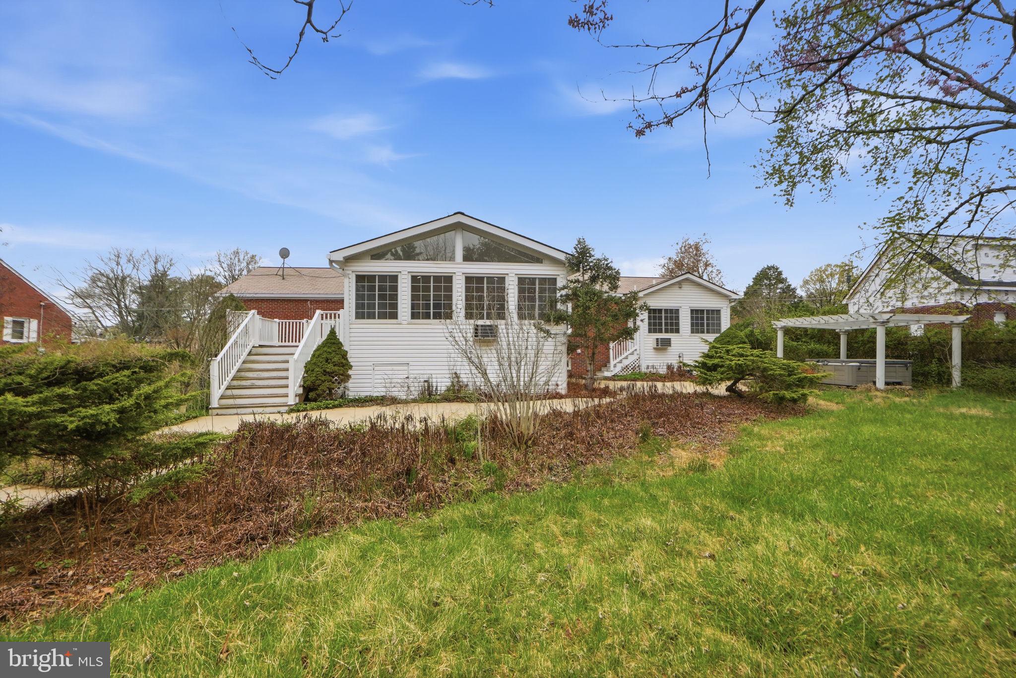 826 VAN BUREN STREET