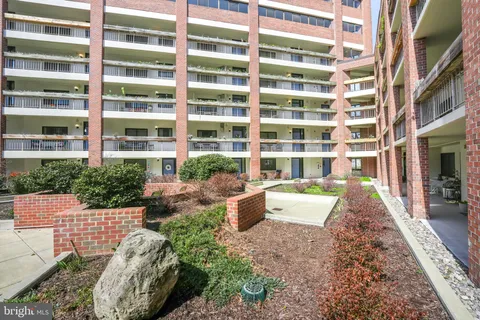 1951 Sagewood Lane Unit 14, Reston, VA MLS: VAFX2225928