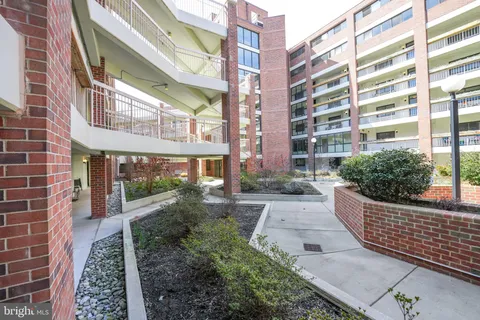 1951 Sagewood Lane Unit 14, Reston, VA MLS: VAFX2225928