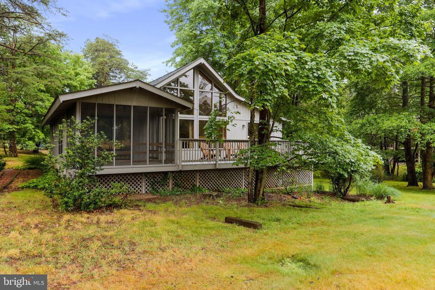 Charming Chestnut single family home all on one level located on
Tecumseh Trail within walking distance to the outdoor pool, Pro Shop, driving range, practice/putting sand trap area and Clubhouse Grille. Cozy wood burning fireplace, fixed glass window wall, cathedral ceilings, and exposed wood beams with 2 sets of track lighting on the beams in the open great room. Separate laundry room off of the kitchen with side by side washer/dryer. Vaulted ceilings in the kitchen and dining area. Recessed lighting over counter tops in kitchen. Dining area off of kitchen with sliding glass door to the relaxing newly painted 12x10 screened in porch with attached 28x10 open deck with awesome vies of the 1" fairway of the Mountain View Championship Golf Course! Owner's bedroom with laminate wood floors and sliding glass door that leads to the inviting newly painted open deck. Owner's bath features whirlpool tub/shower with ceramic tiled walls, linen closet & large vanity area.
24×24 Detached 2-car garage and paved driveway. Class A membership available